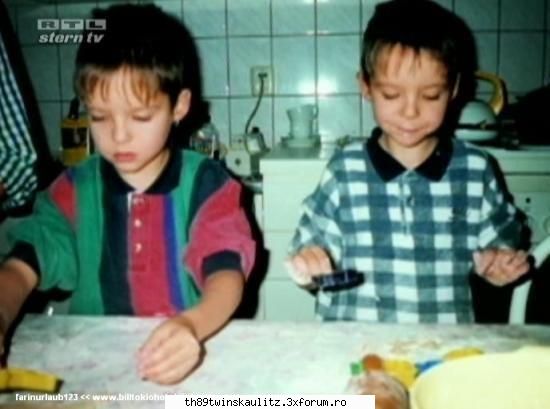 :nebun:  :nebun:  :nebun:  :nebun:  :nebun:  :nebun:  :nebun:  :nebun: poze cu gemeni cd erau micuti