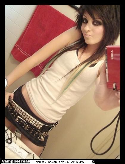 Emo girl's - aeutza - *E M O*