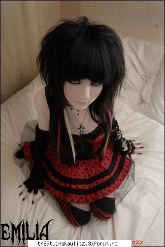 Emo girl's - aeutza - *E M O*