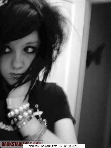 Emo girl's - mai pun si yo poziki - *E M O*