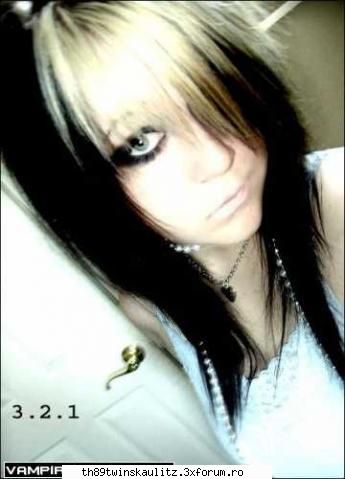 Emo girl's - inca o pozik emo rullz - *E M O*
