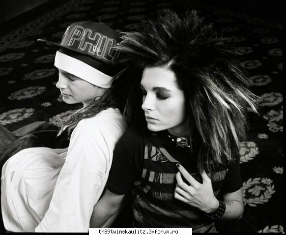 Pics with twins - cde bn ar fi sa fiu shi eu intre ei ;) - T W I N S