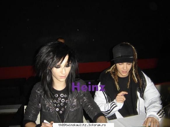 Pics with twins - umpic mai veche da mere - T W I N S