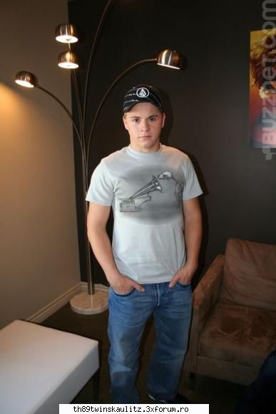 Poze Gustav - den!s@D - G U S T A V
