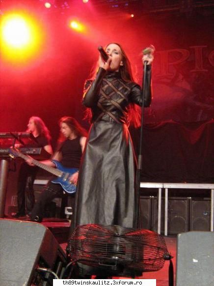 Within Temptation - moama ce misto se imbraca solista - *A L T E~T R U P E*