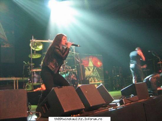 Within Temptation - ador stilu ei gata tre sa fac cumparaturi noi - *A L T E~T R U P E*