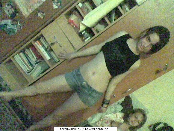 den!s@D....despre mine - si cam atat...sper sa va placa desi stiu k nu - *W E L C O M E*