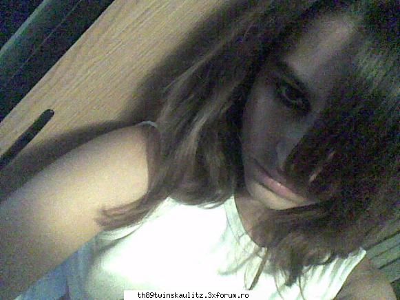 den!s@D....despre mine - sa va pun o poza cu mn..cik emo - *W E L C O M E*