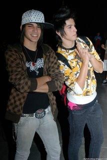 emo boy's - cu cine seamana aeutza? - *E M O*