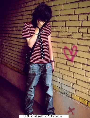 emo boy's - pun ji yo dar nu intrebatzi km ii cheama k habar - *E M O*