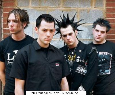 good charlotte - cemi plache poza asta - *A L T E~T R U P E*