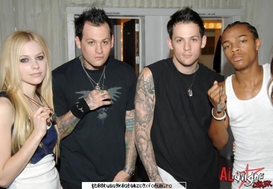 good charlotte - avril cu gemenii(madden nu kaulitz )si un negru - *A L T E~T R U P E*