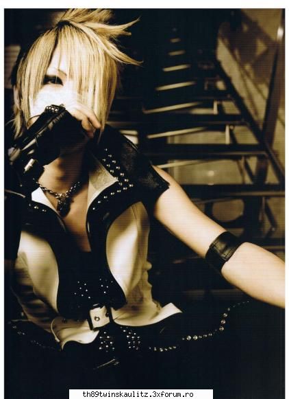 the gazette - reita(bass)preferatu meu din trupa da nul insel - *A L T E~T R U P E*