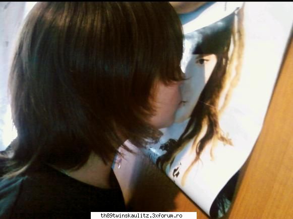 tomysta kaulitz - ji aici cik am pupam cu tomata.. minte de copil - *W E L C O M E*